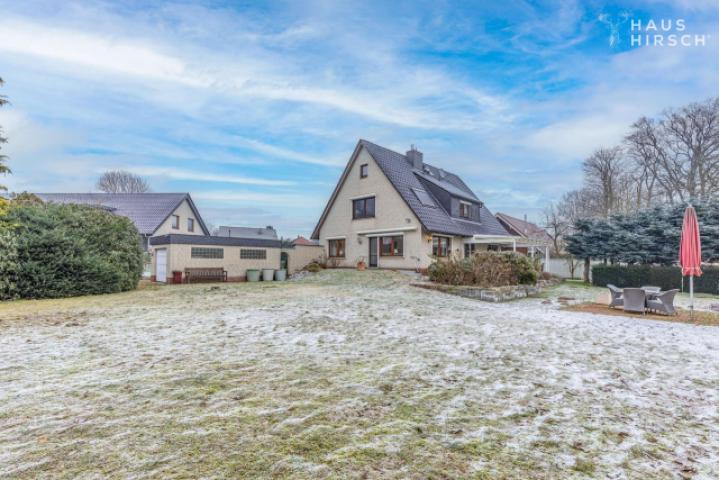 West- Südansicht / Garten