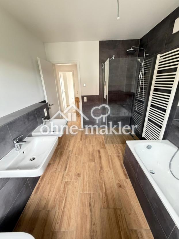 Großes Badezimmer