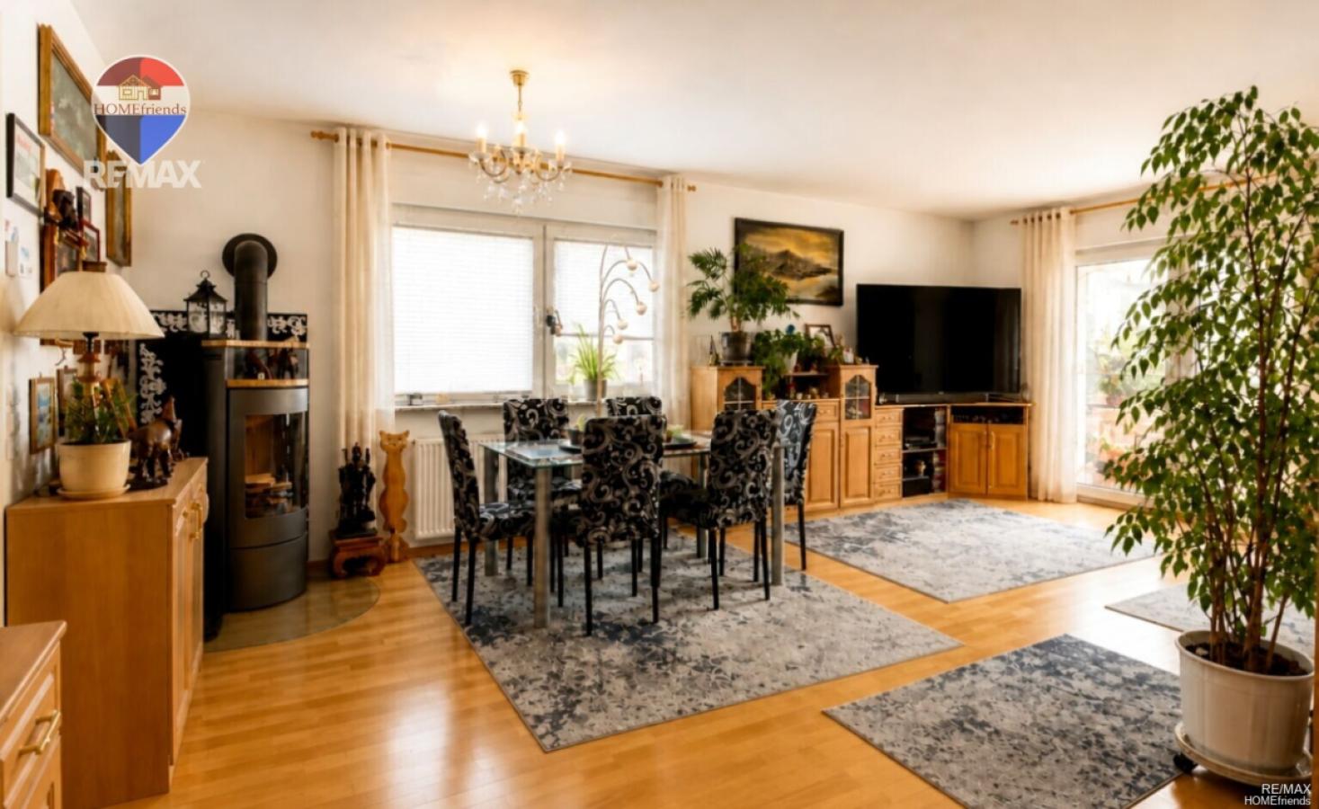Essbereich mit Kamin
