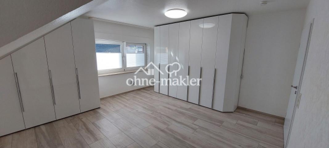 Schlafzimmer mit Einbauschrank