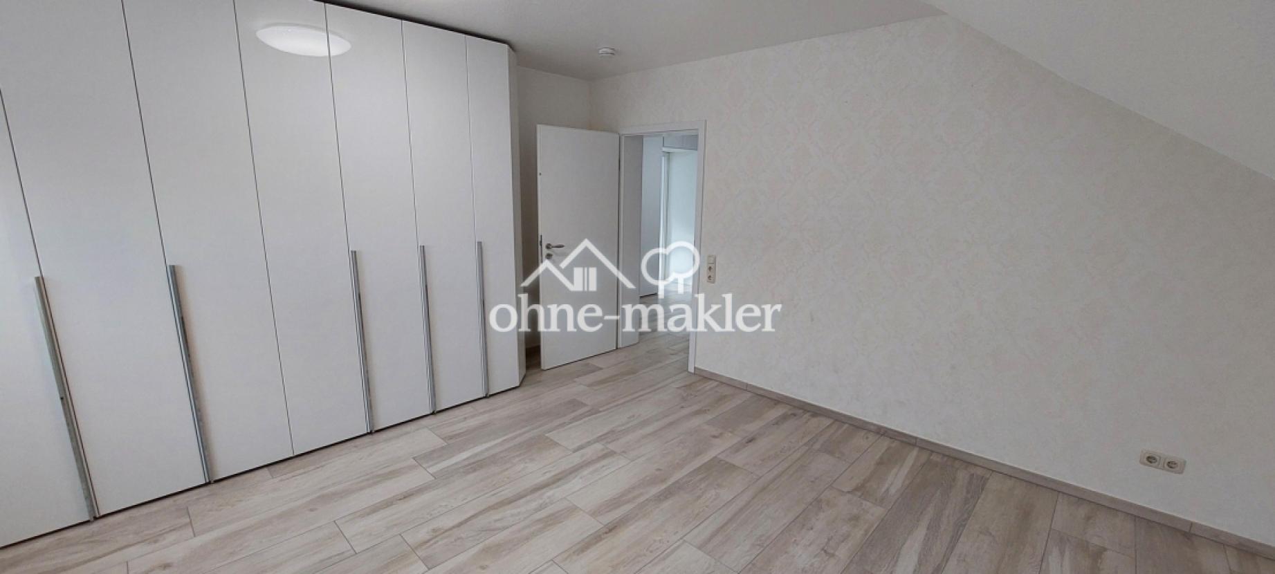 Schlafzimmer mit Einbauschrank