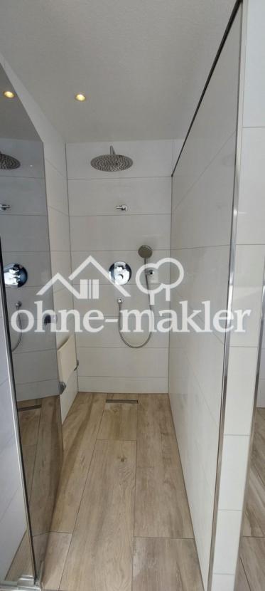 Bad - Dusche mit Spiegeltür