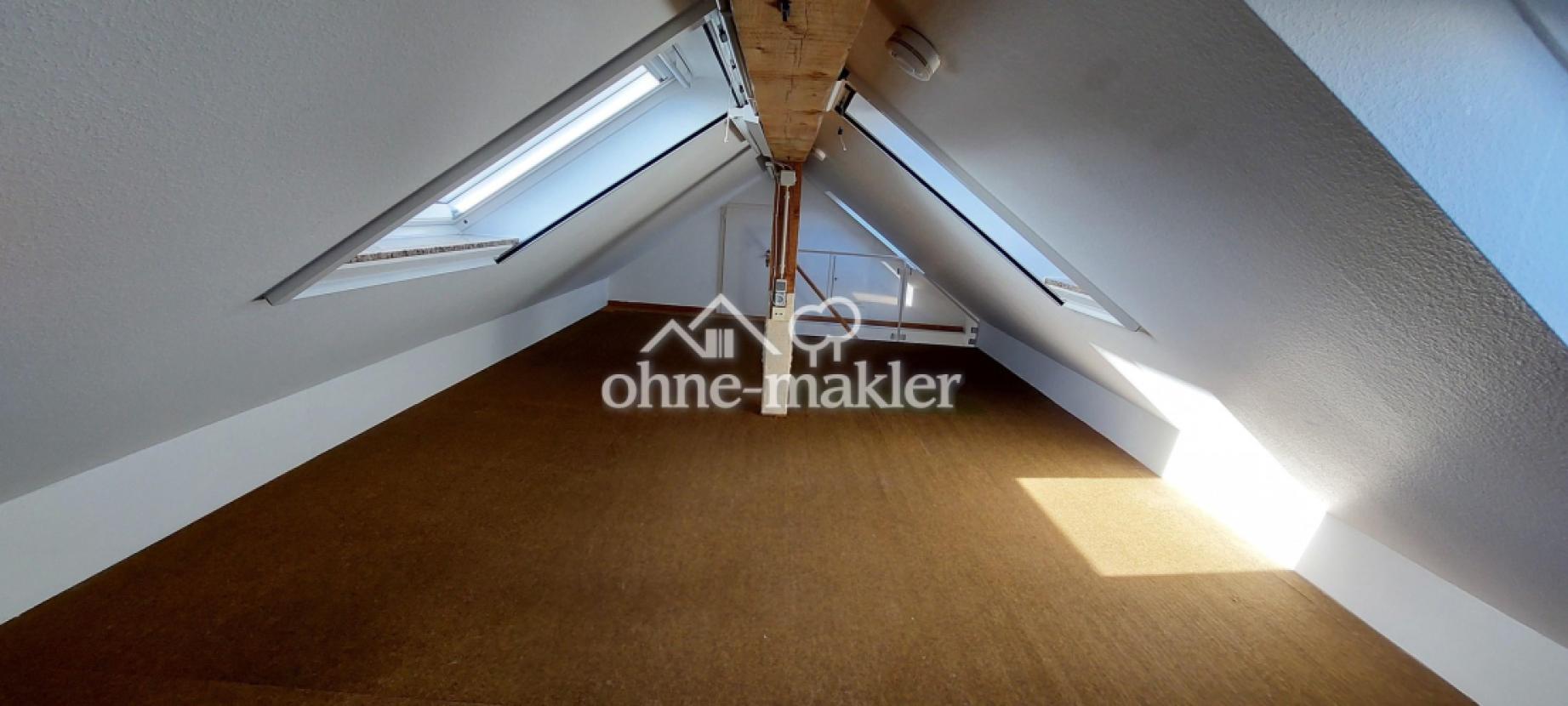 Dachboden mit Fenstern