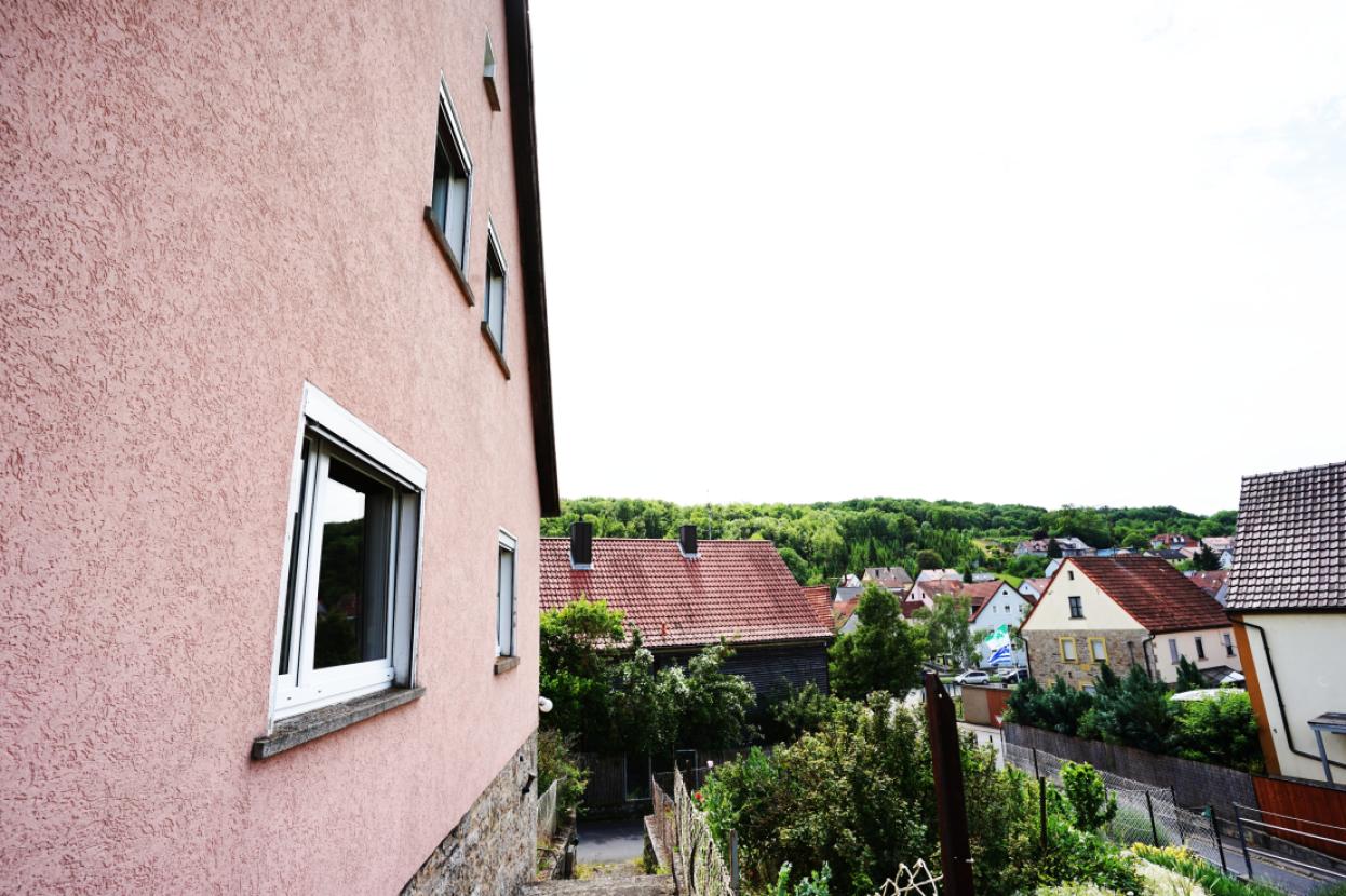 7_Ansicht Zugang Haus seitlich