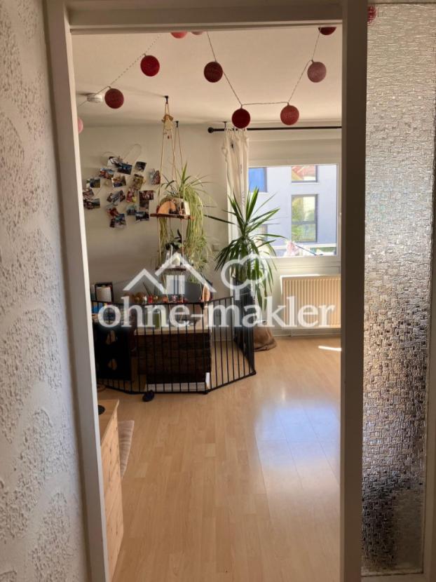 Blick Flur in Wohn-Esszimmer