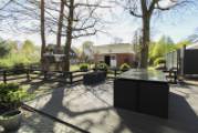 Terrasse mit Blick auf den Stall