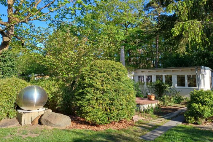 Garten mit Nebengelass