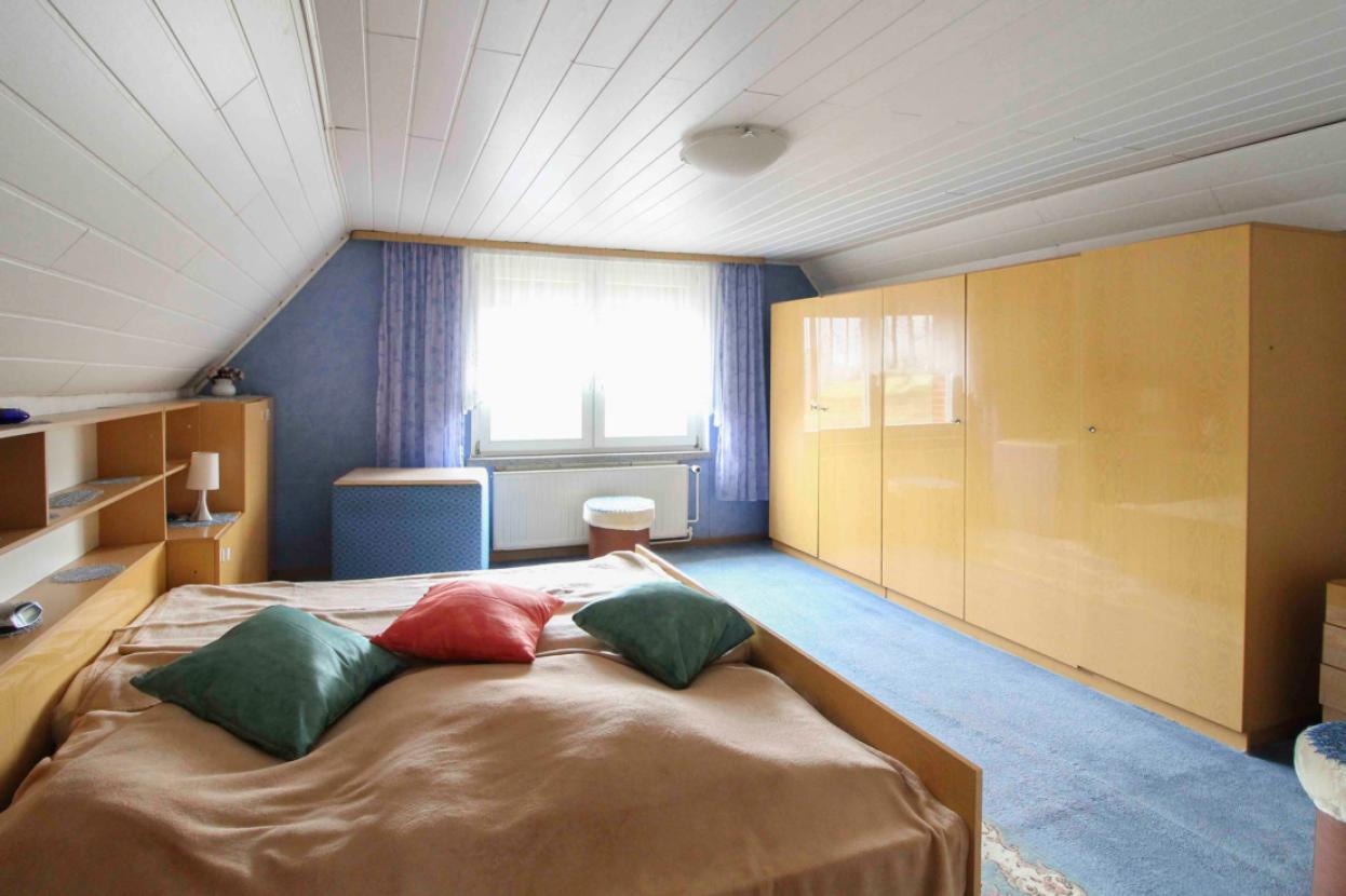 Schlafzimmer 1