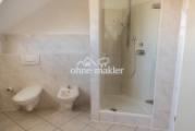 Bad oben Bidet und Dusche 