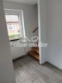 Flur EG mit Treppe zum OG