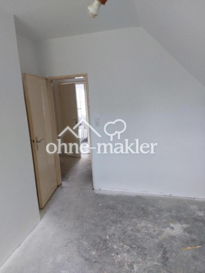 Zimmer OG links zur Straße