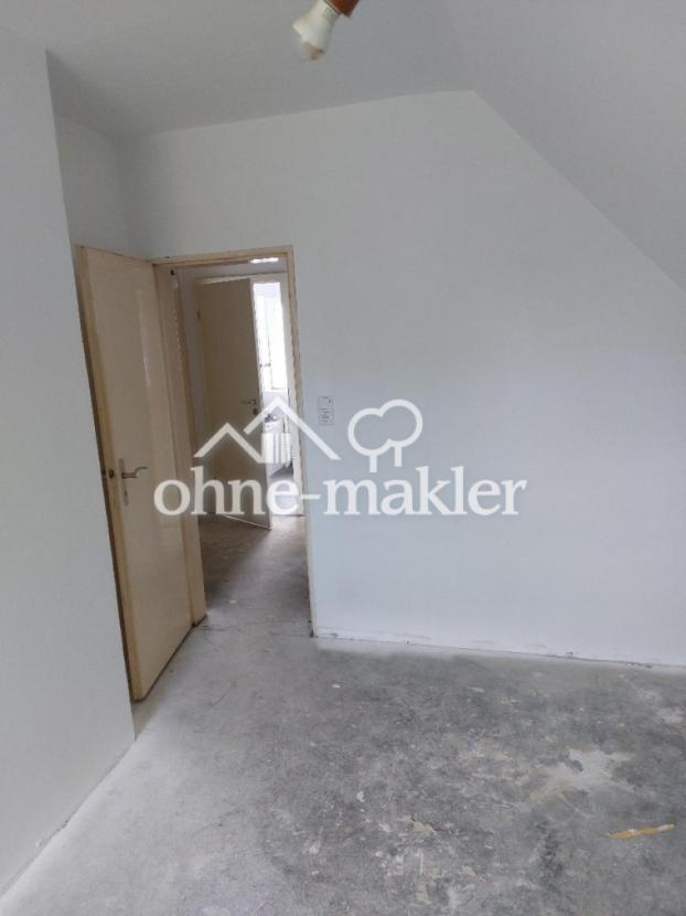 Zimmer OG links zur Straße