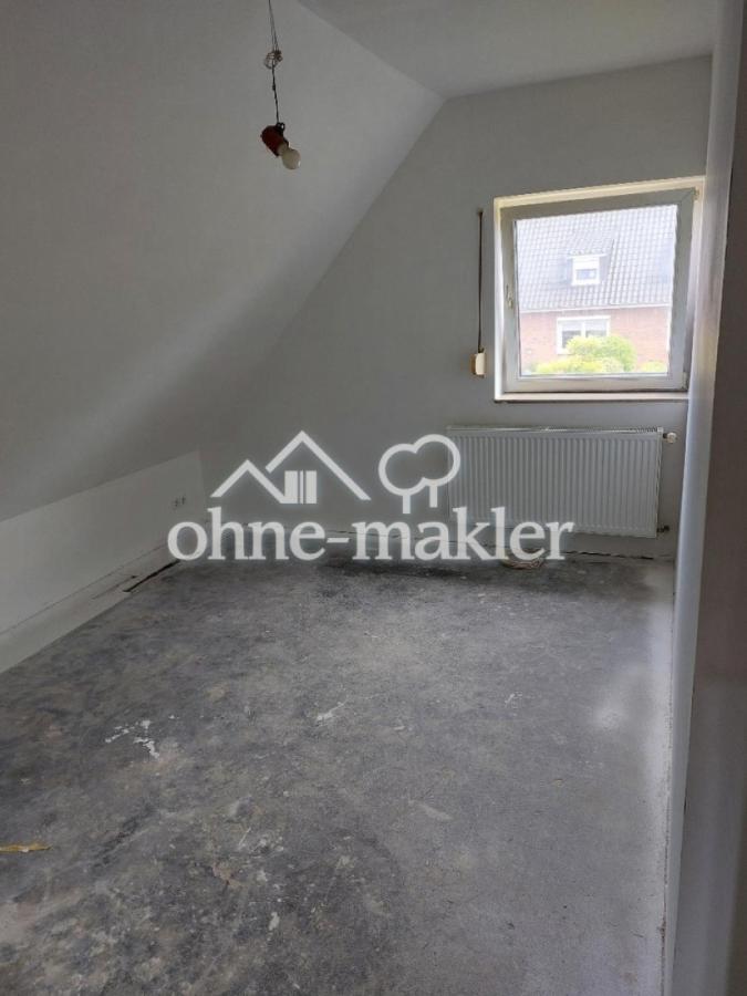 Zimmer OG links zur Straße