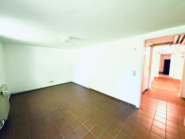 Büro/Kinderzimmer im Souterrain/Untergeschoss