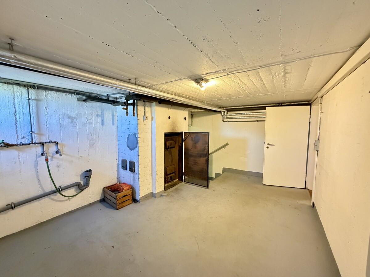 Waschküchenansicht mit Heizkamin