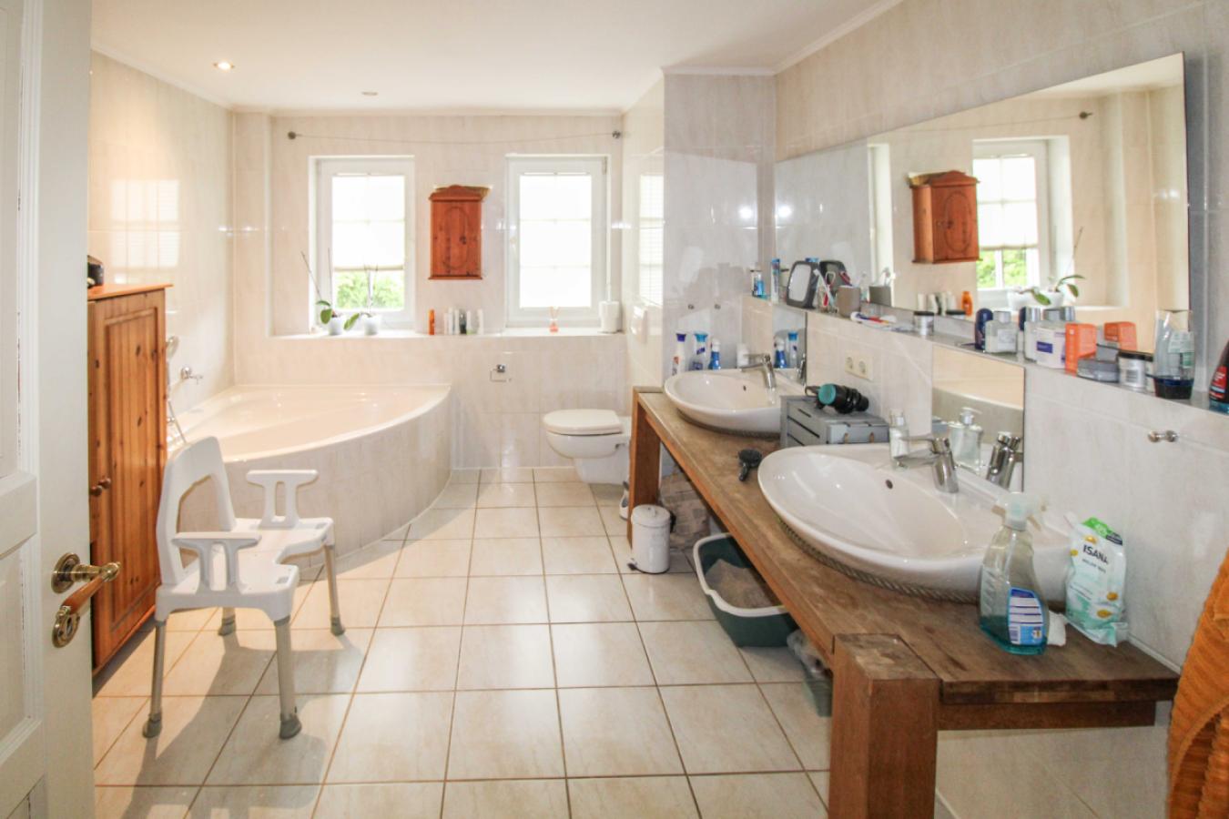 modernes Badezimmer