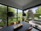 Blick vom Wohnzimmer in Garten
