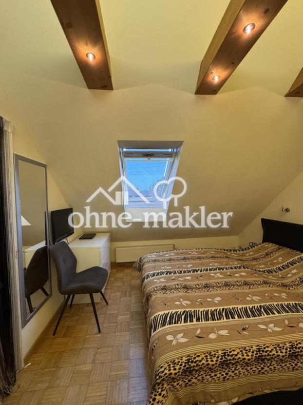 3. Schlafzimmer im Spitzbogen