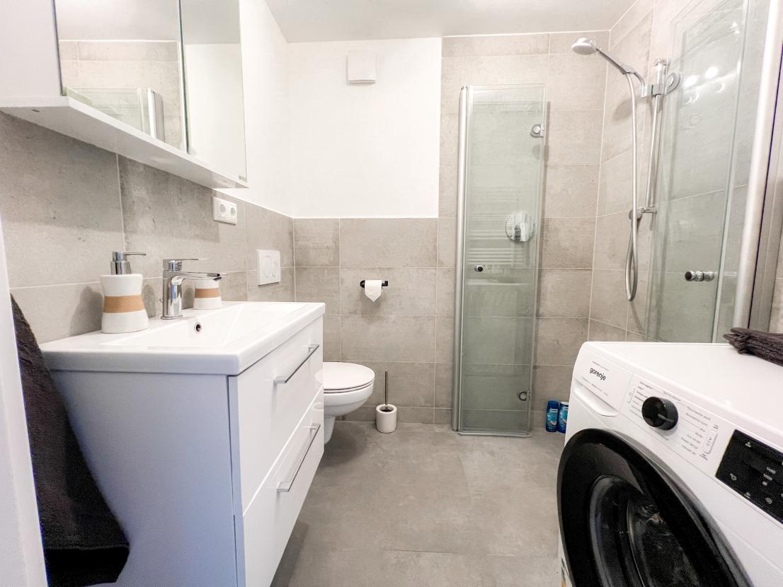 Badezimmer mit Dusche