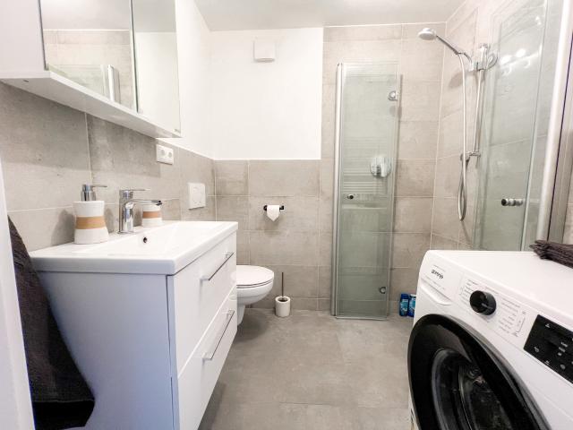 Badezimmer mit Dusche