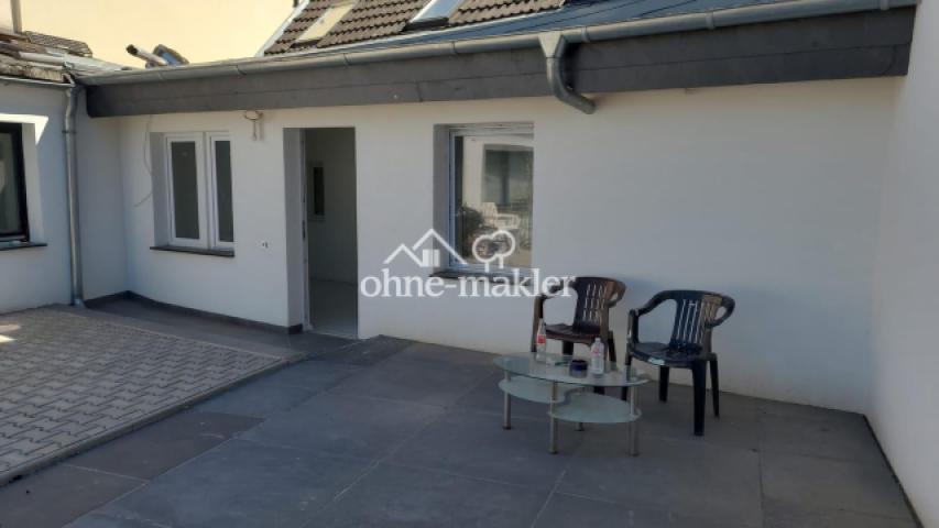 Rückseite mit Terrasse
