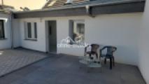 Rückseite mit Terrasse
