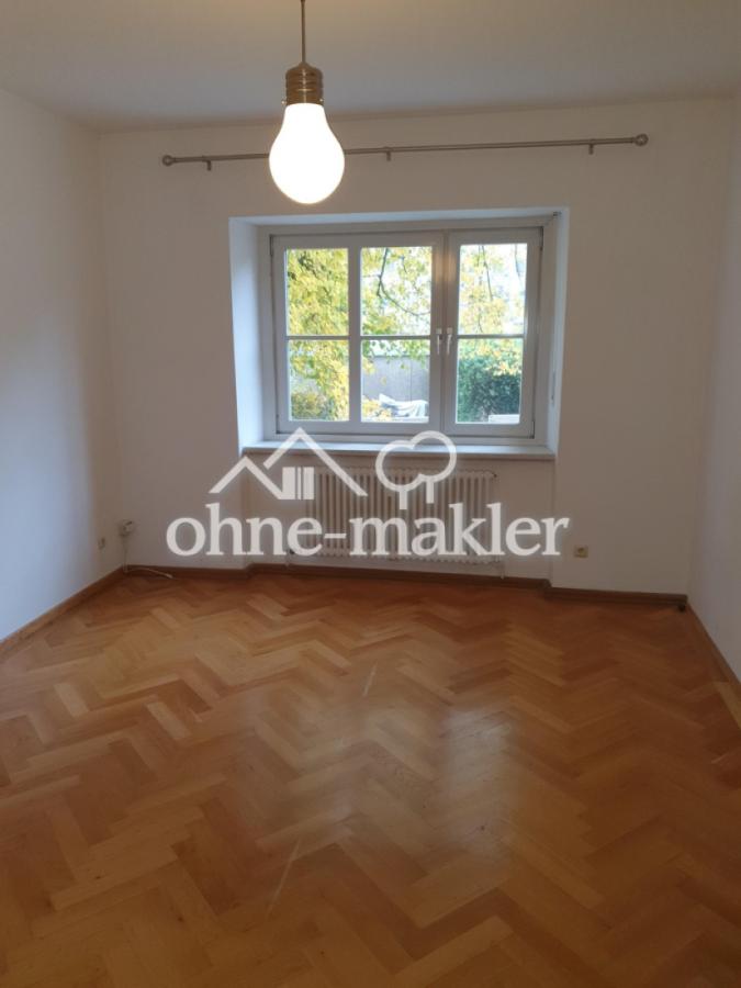 Zimmer mit Durchgang
