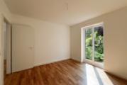 Schlafzimmer mit Gartenblick