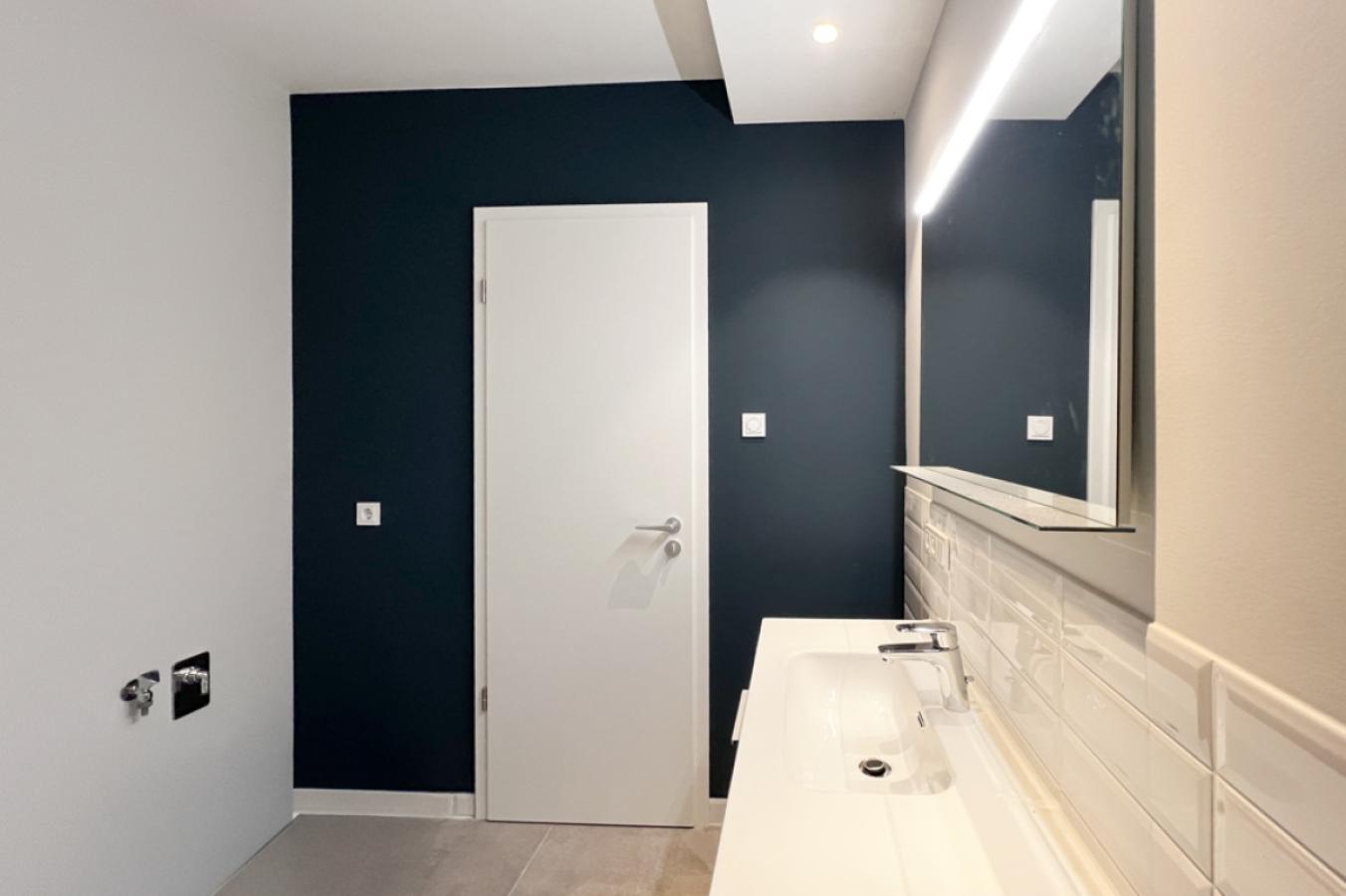 Modernes Badezimmer