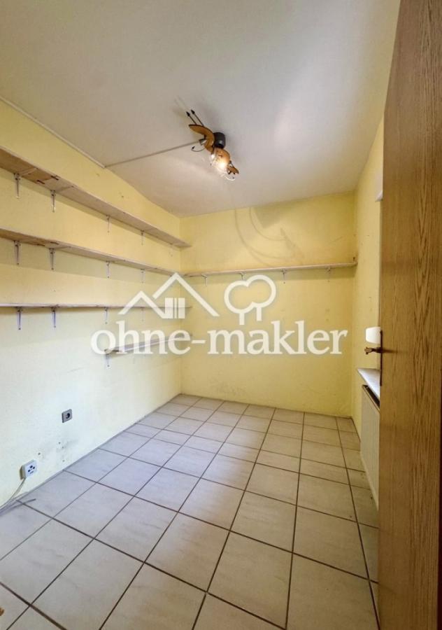 Büro neben Eingangsbereich