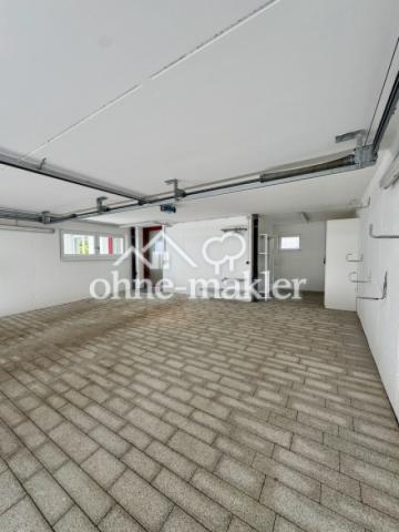 Doppelgarage mit Zugang zum Ha