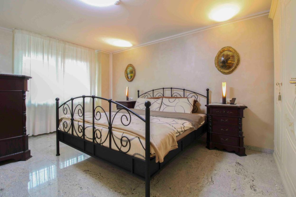 Schlafzimmer , OG
