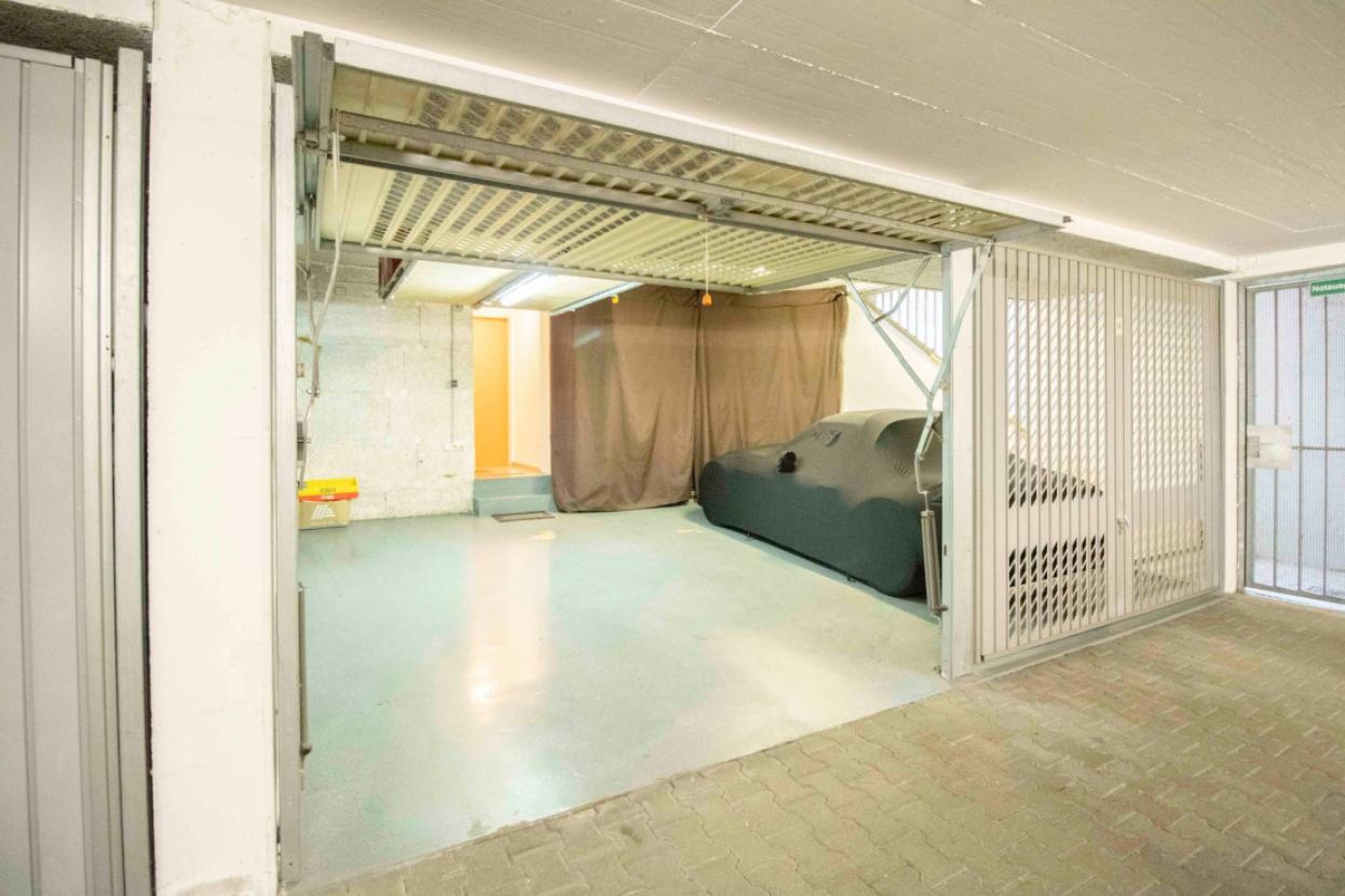 Garage mit Eingang
