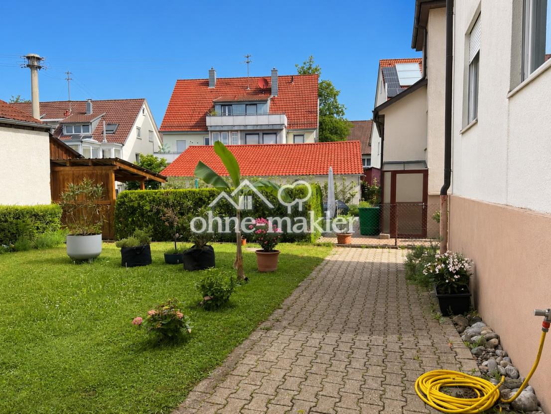 Eingangsbereich mit Garten