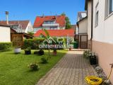 Eingangsbereich mit Garten