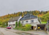 Gebäudeansicht Straße