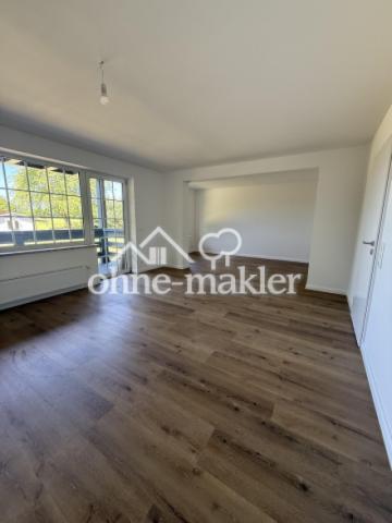 Wohn-Essbereich mit Balkon