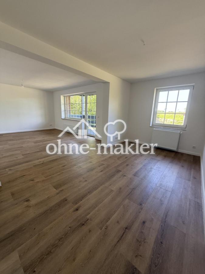 Wohn-Essbereich mit Balkon