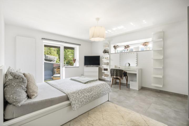 Schlafzimmer 1