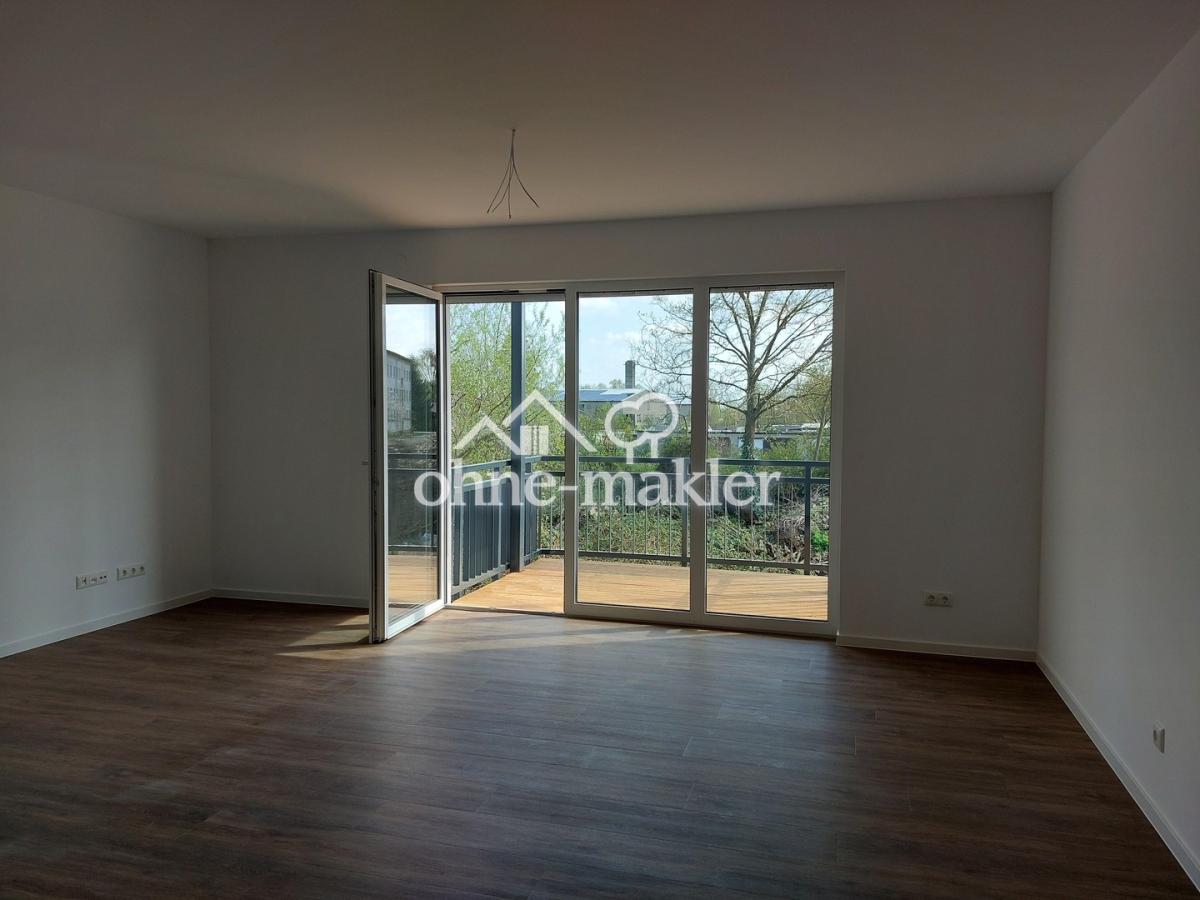 Wohnzimmer mit Balkon