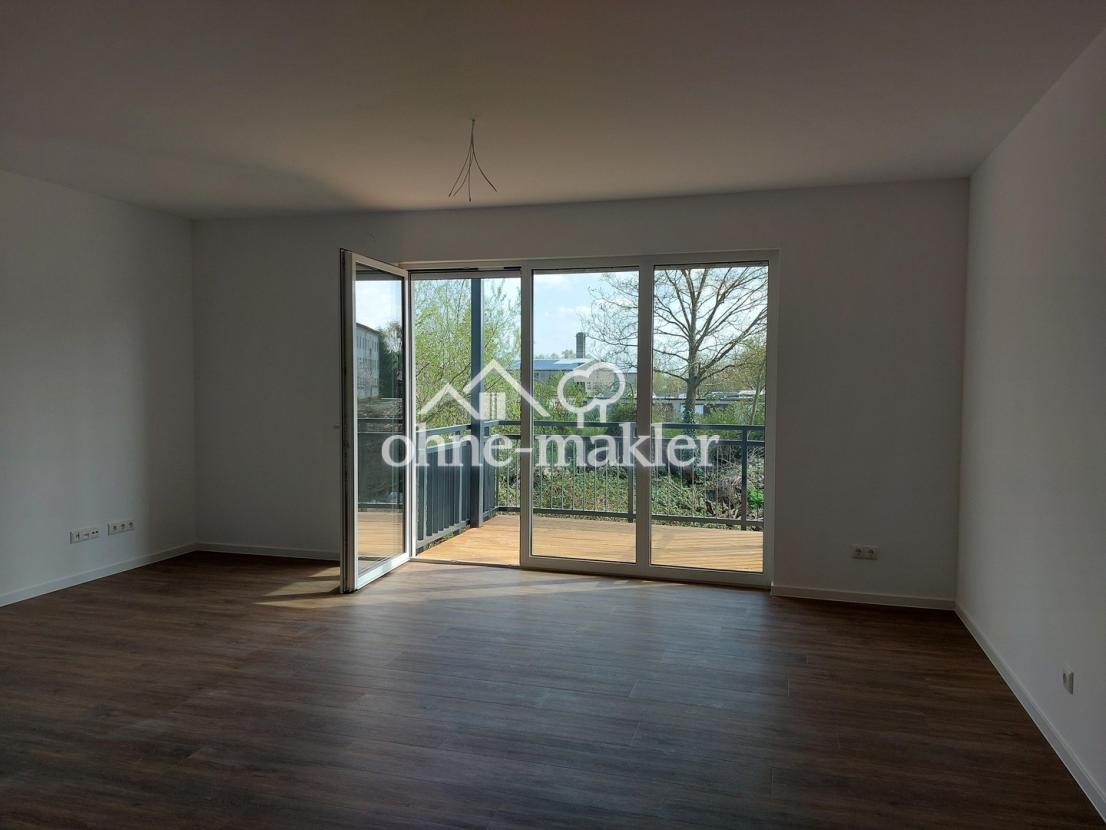 Wohnzimmer mit Balkon