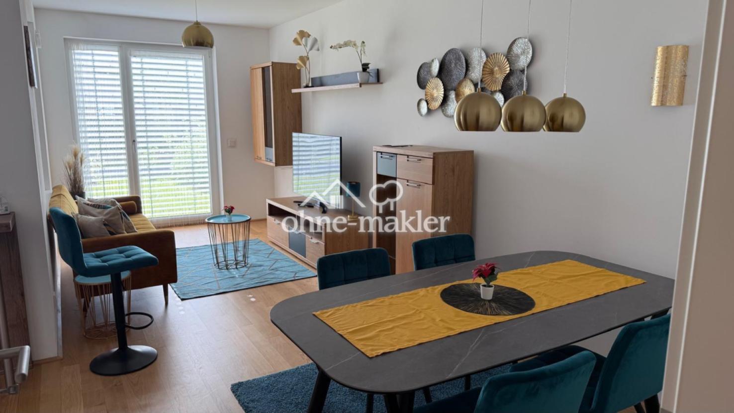 Wohnzimmer mit Esstisch