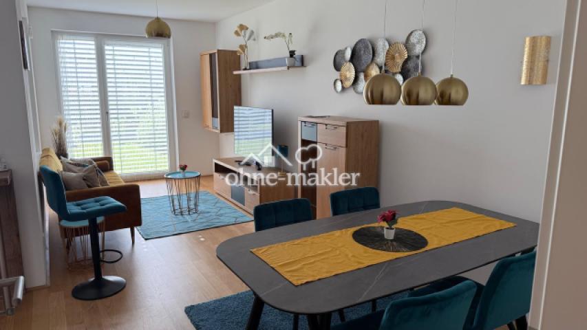Wohnzimmer mit Esstisch