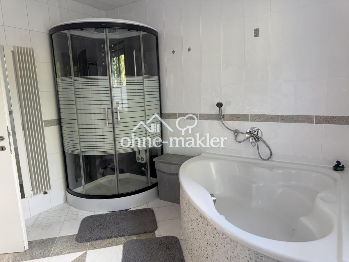 Bad EG mit Wellness-Dusche