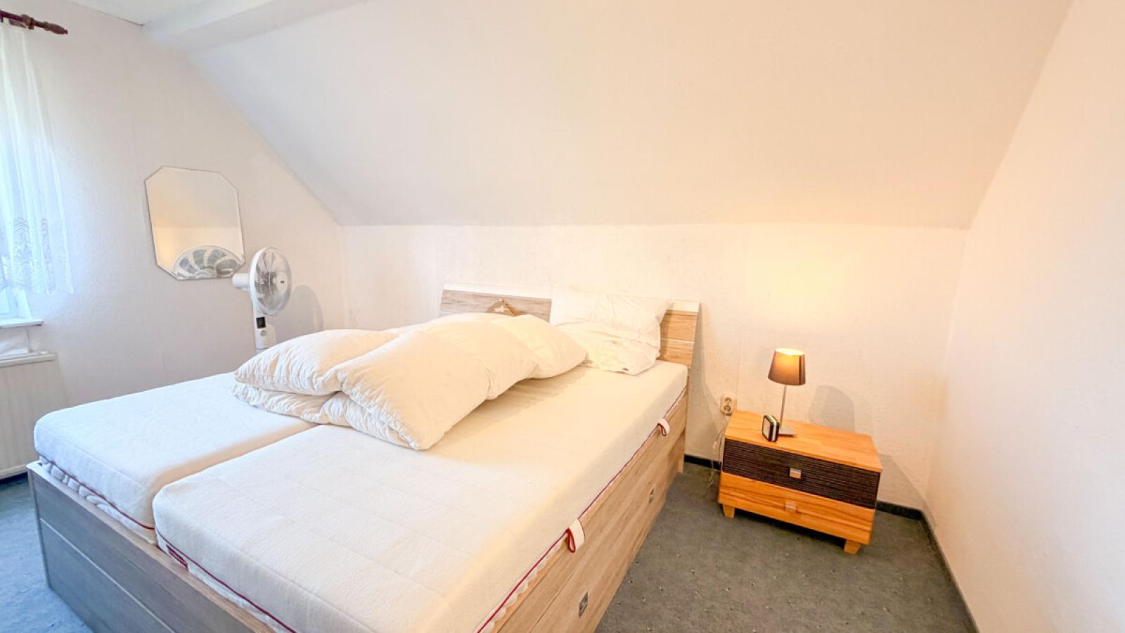 Schlafzimmer DG