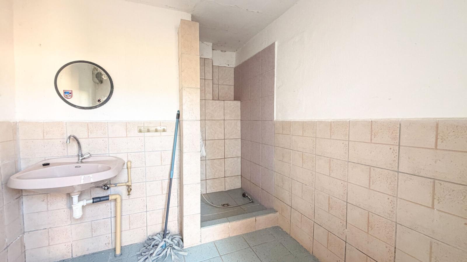 Außenbad mit Dusche