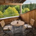 Terrasse mit Waldblick