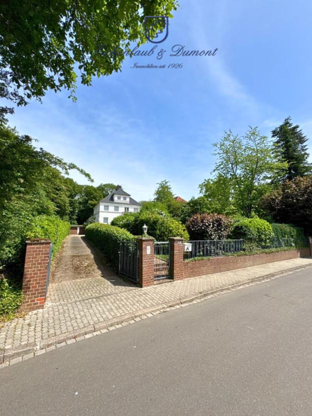 Straßenansicht