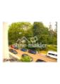 Blick in den Garten und Garage