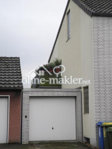 Garage mit weiterem Stellplatz